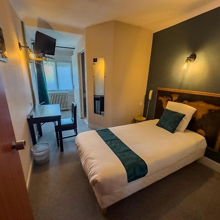 Logis Hotel Restaurant Des Voyageurs Tarnac Bagian luar foto