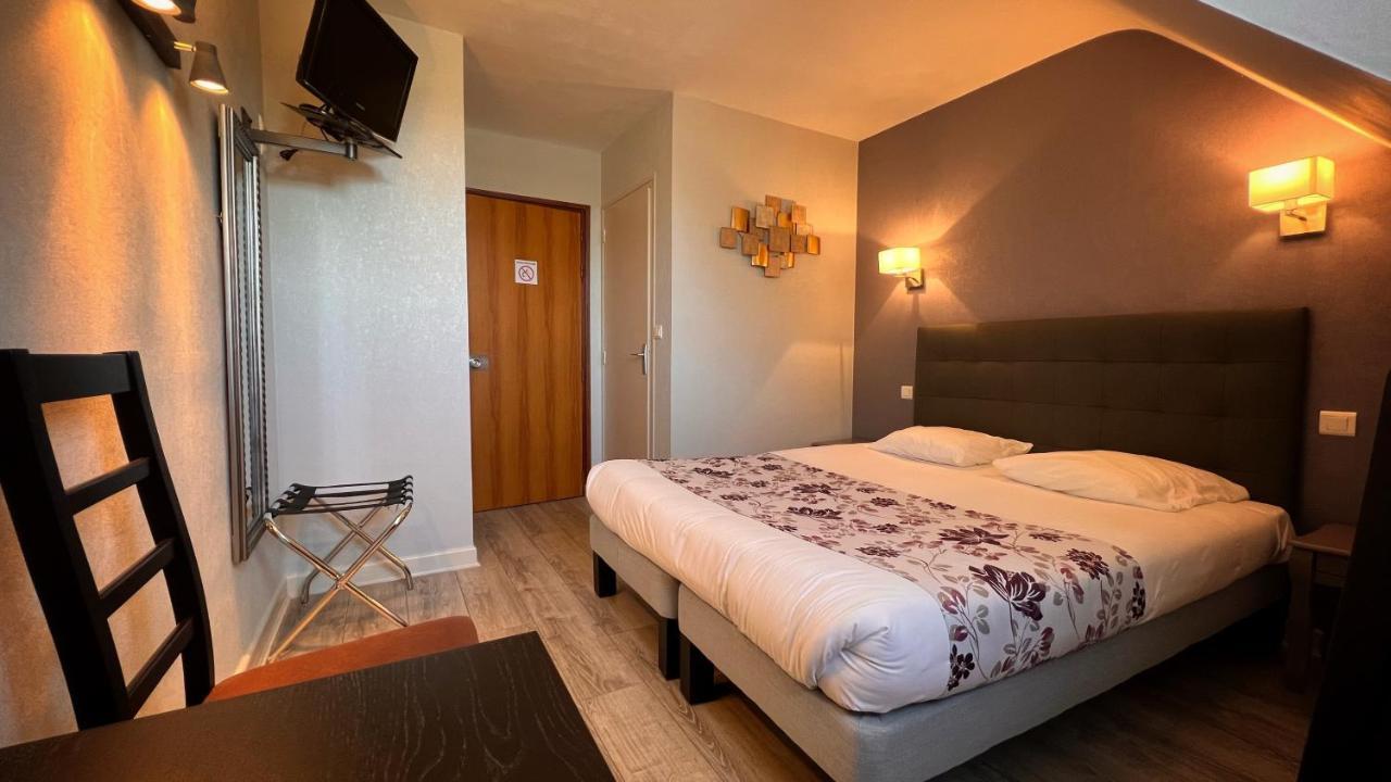 Logis Hotel Restaurant Des Voyageurs Tarnac Bagian luar foto
