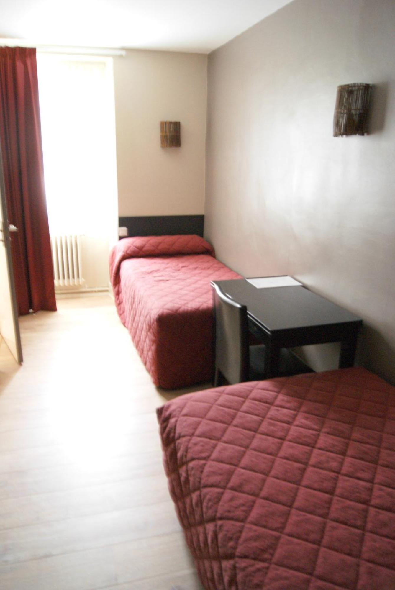 Logis Hotel Restaurant Des Voyageurs Tarnac Ruang foto