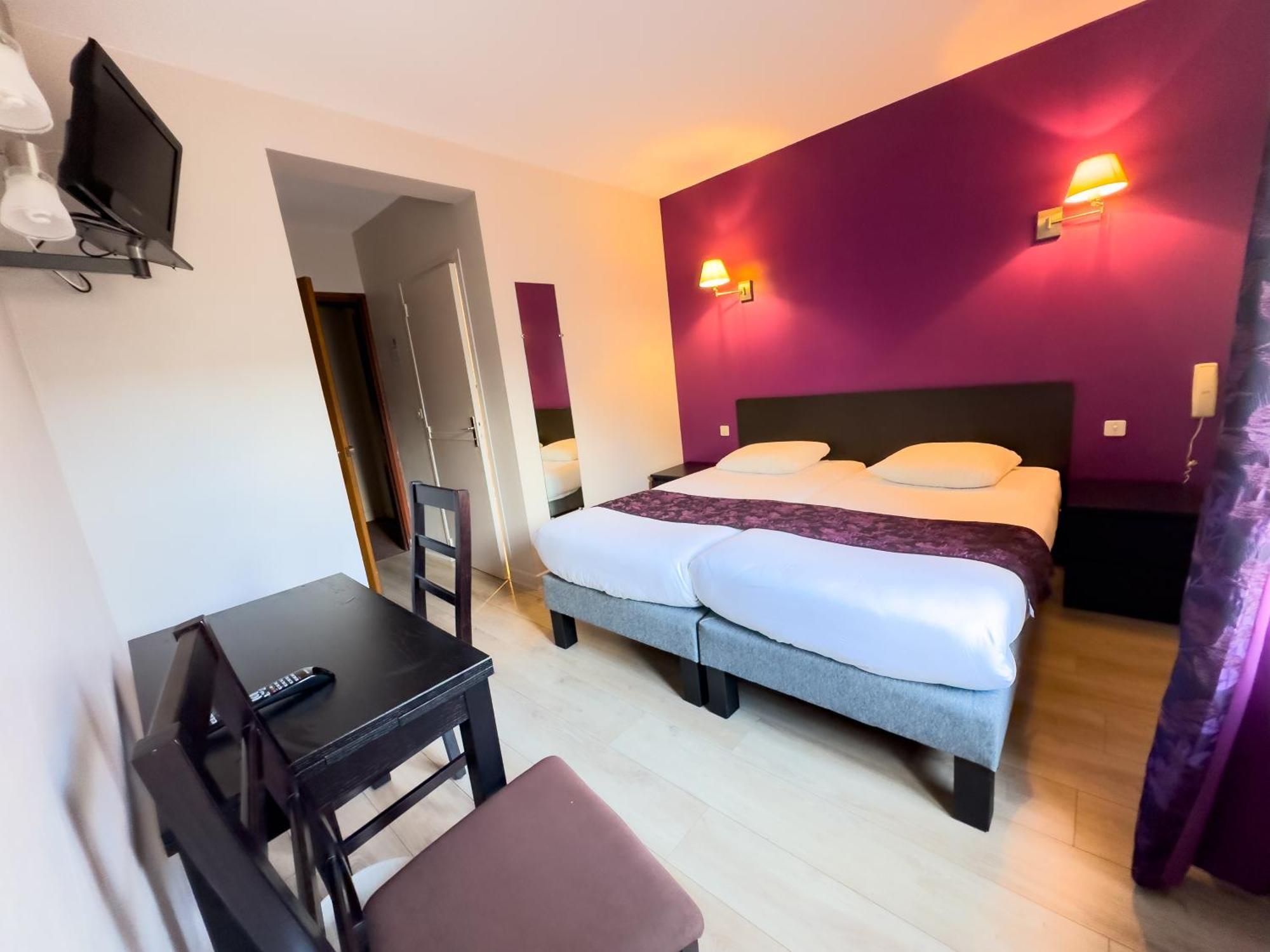 Logis Hotel Restaurant Des Voyageurs Tarnac Bagian luar foto
