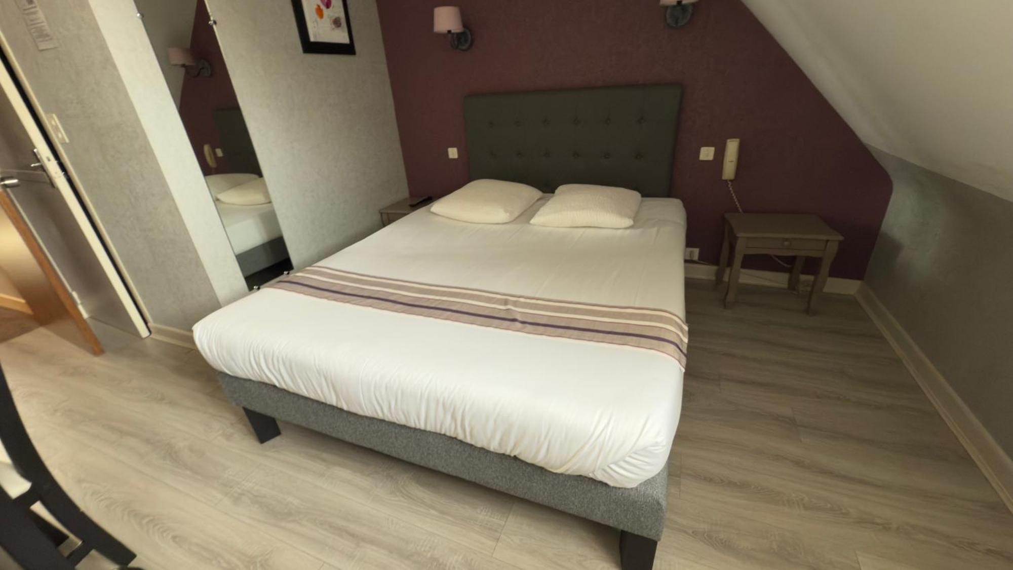 Logis Hotel Restaurant Des Voyageurs Tarnac Bagian luar foto