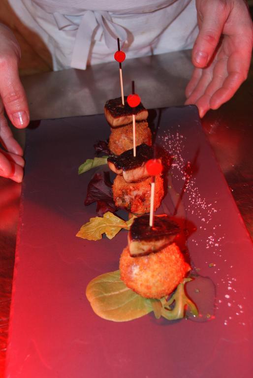 Logis Hotel Restaurant Des Voyageurs Tarnac Bagian luar foto