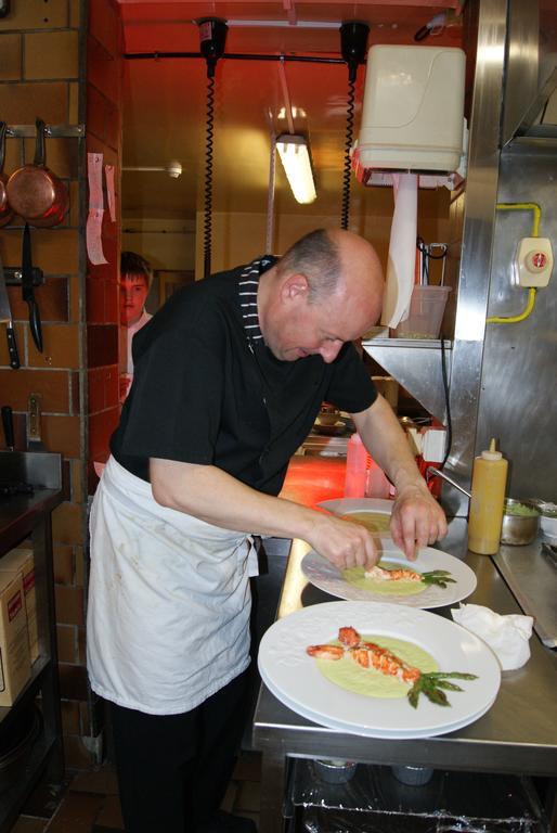 Logis Hotel Restaurant Des Voyageurs Tarnac Bagian luar foto