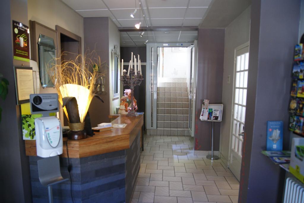 Logis Hotel Restaurant Des Voyageurs Tarnac Bagian luar foto