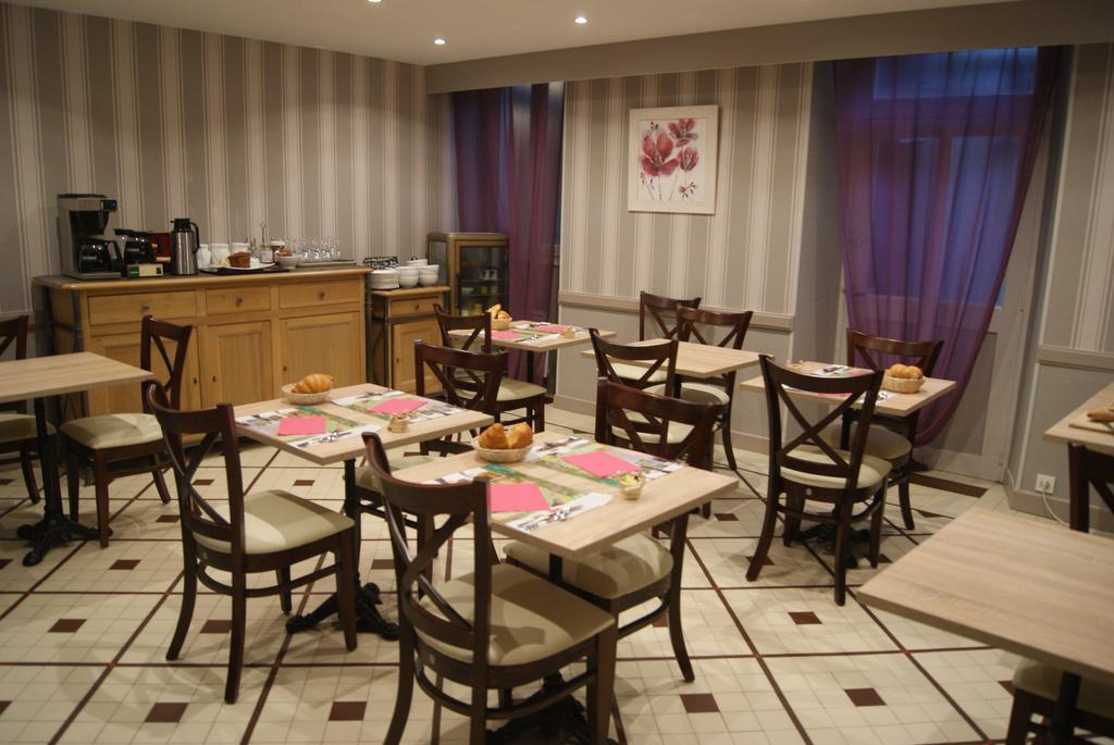 Logis Hotel Restaurant Des Voyageurs Tarnac Bagian luar foto
