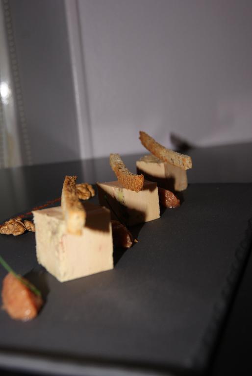 Logis Hotel Restaurant Des Voyageurs Tarnac Bagian luar foto