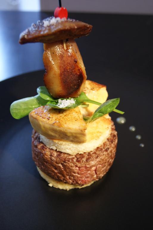 Logis Hotel Restaurant Des Voyageurs Tarnac Bagian luar foto