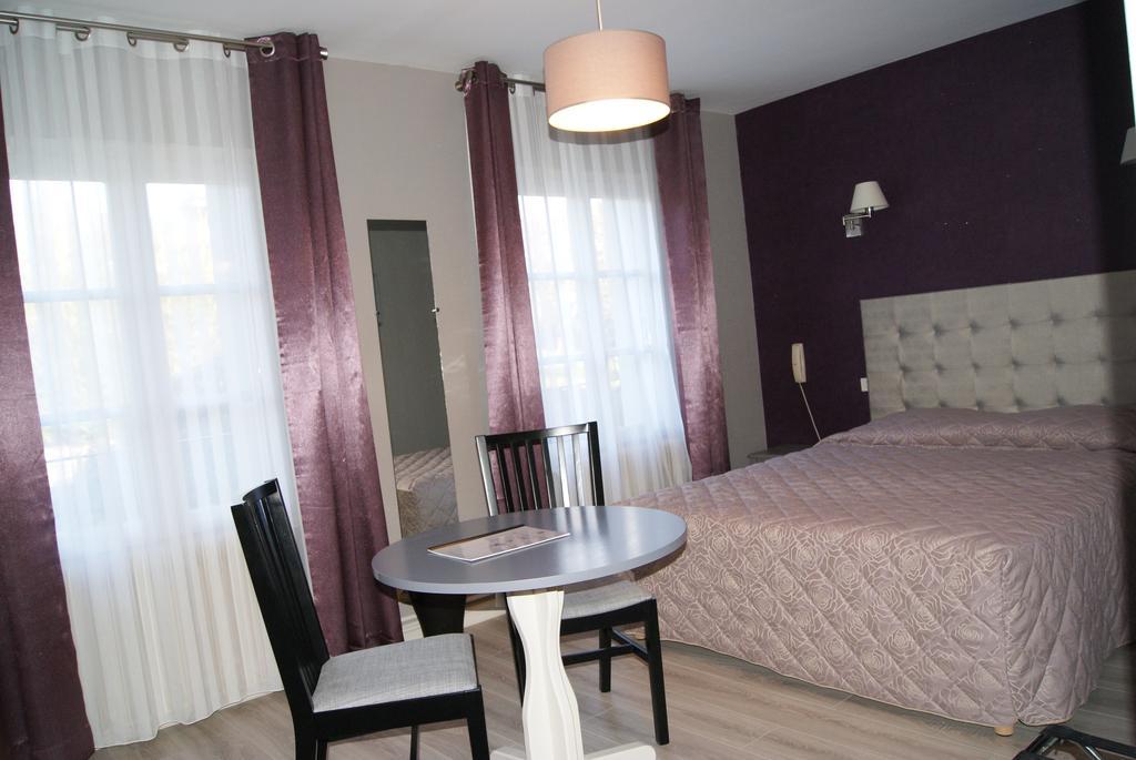 Logis Hotel Restaurant Des Voyageurs Tarnac Bagian luar foto